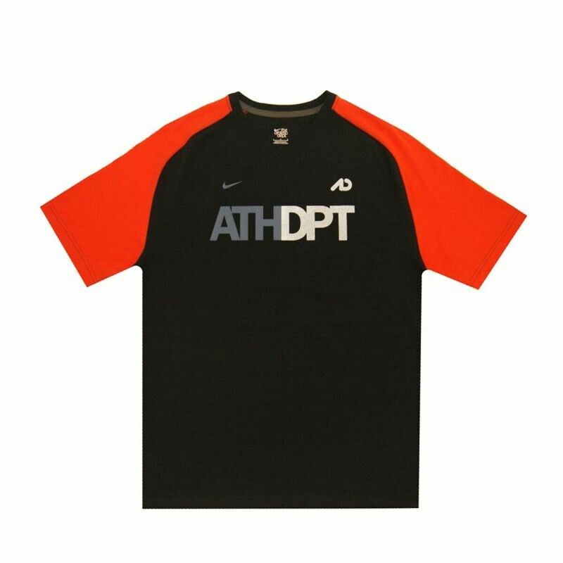 Maglia a Maniche Corte Uomo Nike Sportswear Nero Maglia a Maniche Corte Uomo Nike Sportswear Nero