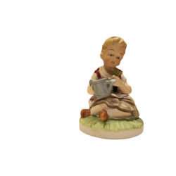 Figura di Porcellana Biscuit Contadina Seduta