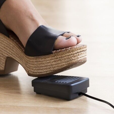 Mini Macchina da Cucire Portatile con LED, Rasafilo e Accessori Sewny InnovaGoods