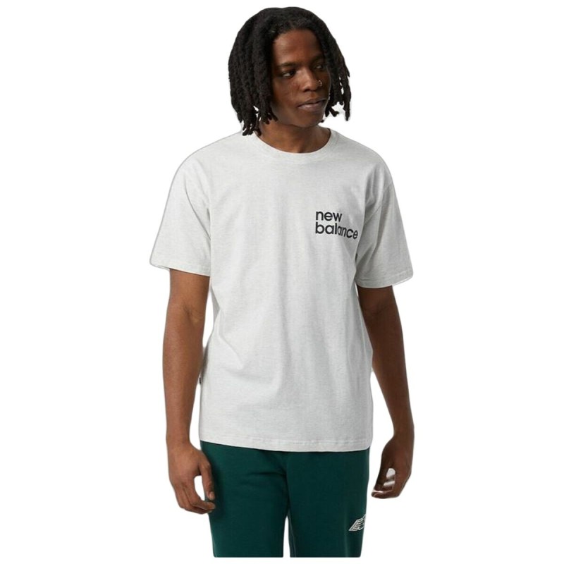 Maglia a Maniche Corte Uomo New Balance Nb Essentials Graphic 1 Sah Bianco Maglia a Maniche Corte Uomo New Balance Nb Essentials Graphic 1 Sah Bianco