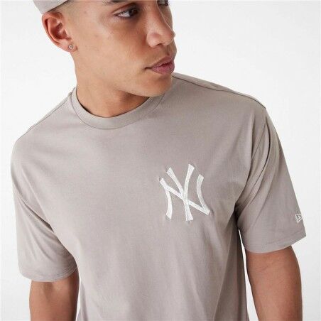 Maglia a Maniche Corte Uomo New Era ESSNTLS LC OS TEE NEYYAN 60435555 Marrone Chiaro (M)